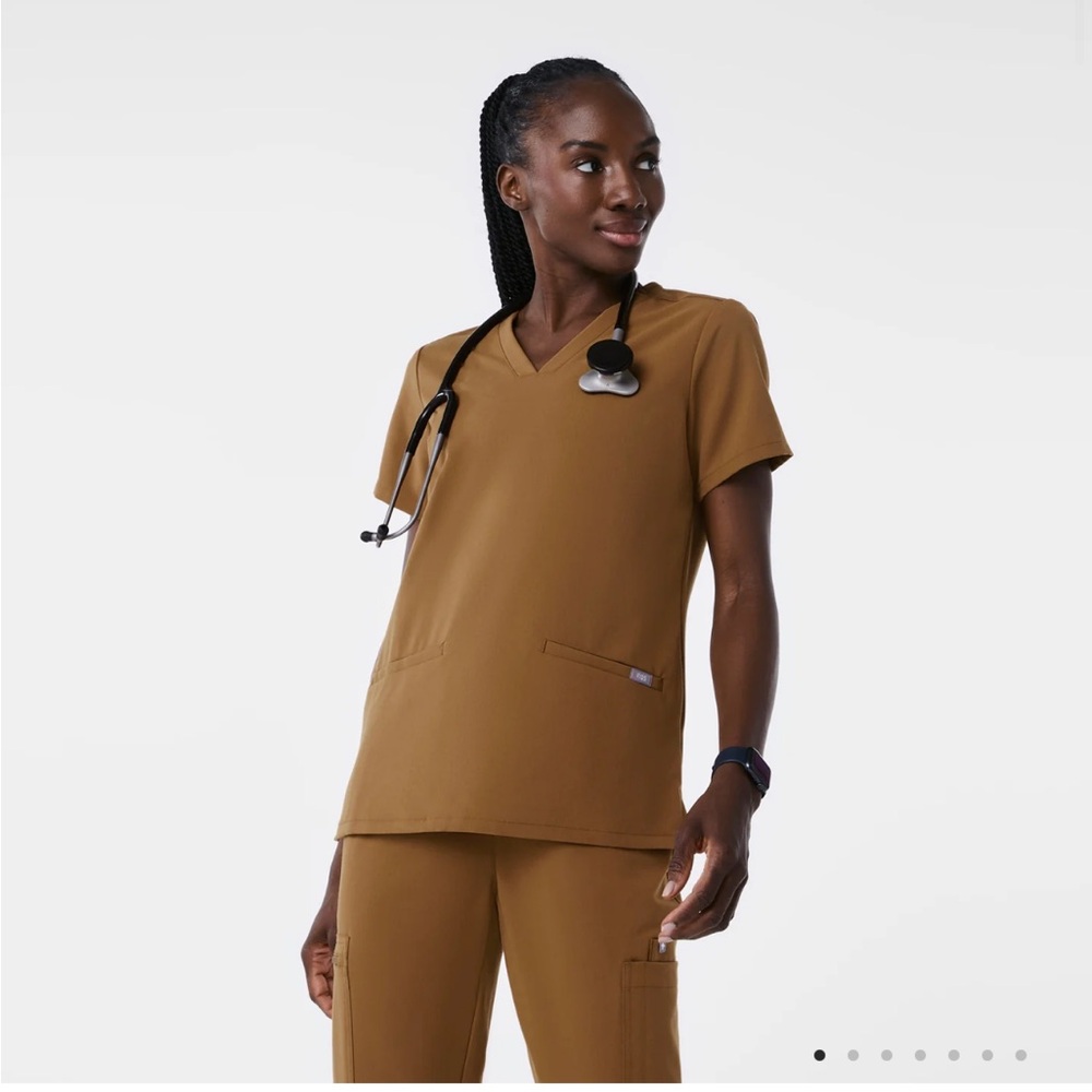 Figs Casma 3 pocket scrub top XL in Earth